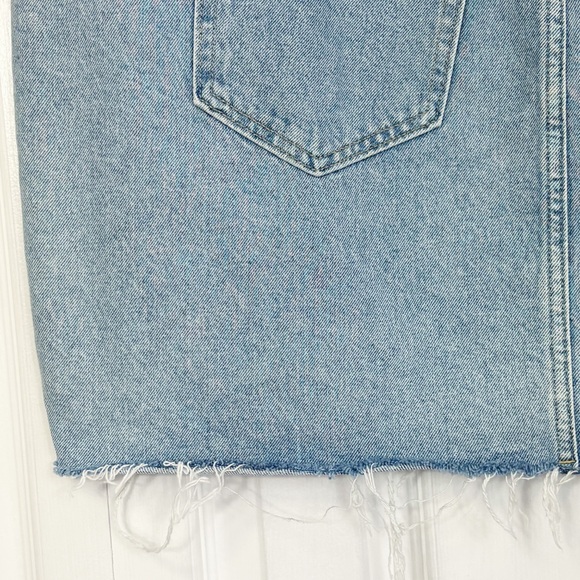 Old Navy Light Wash Blue Denim Distressed Mid-Rise Mini Jean Skirt 20 - Picture 15 of 16